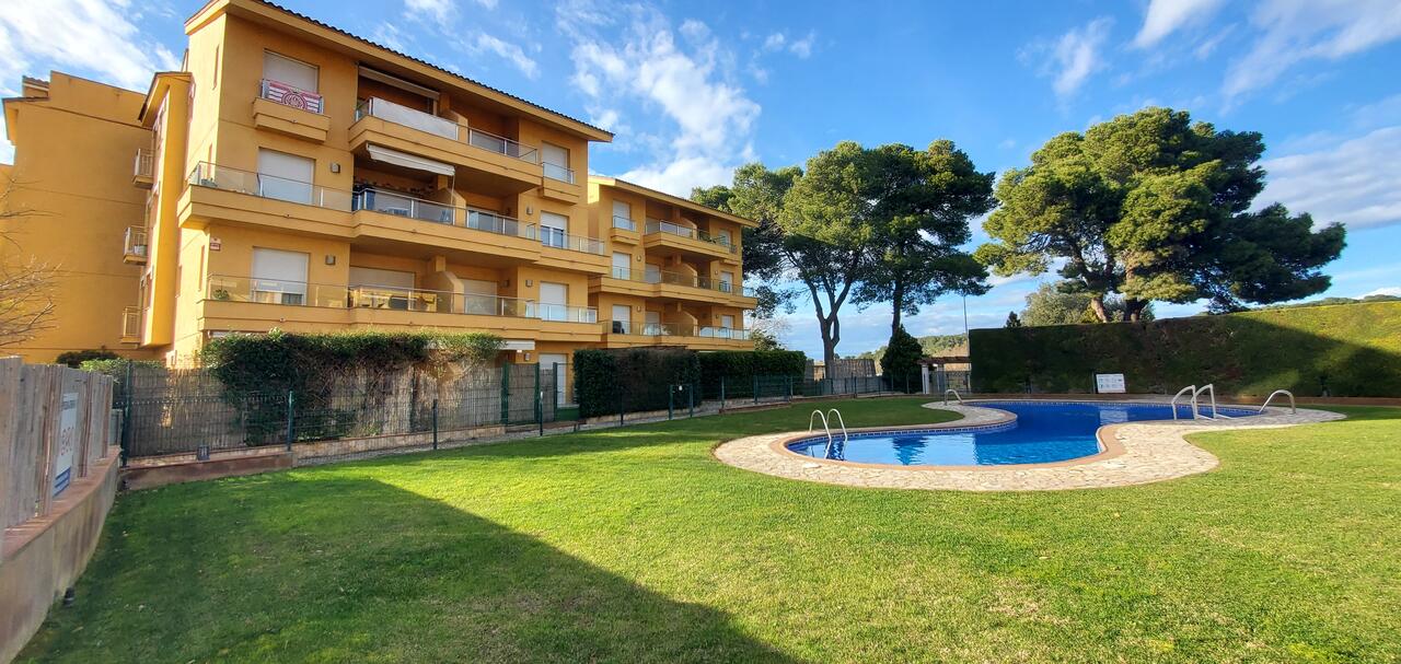 Apartament -
                        L&acute;escala -
                        2 dormitoris -
                        4 ocupants