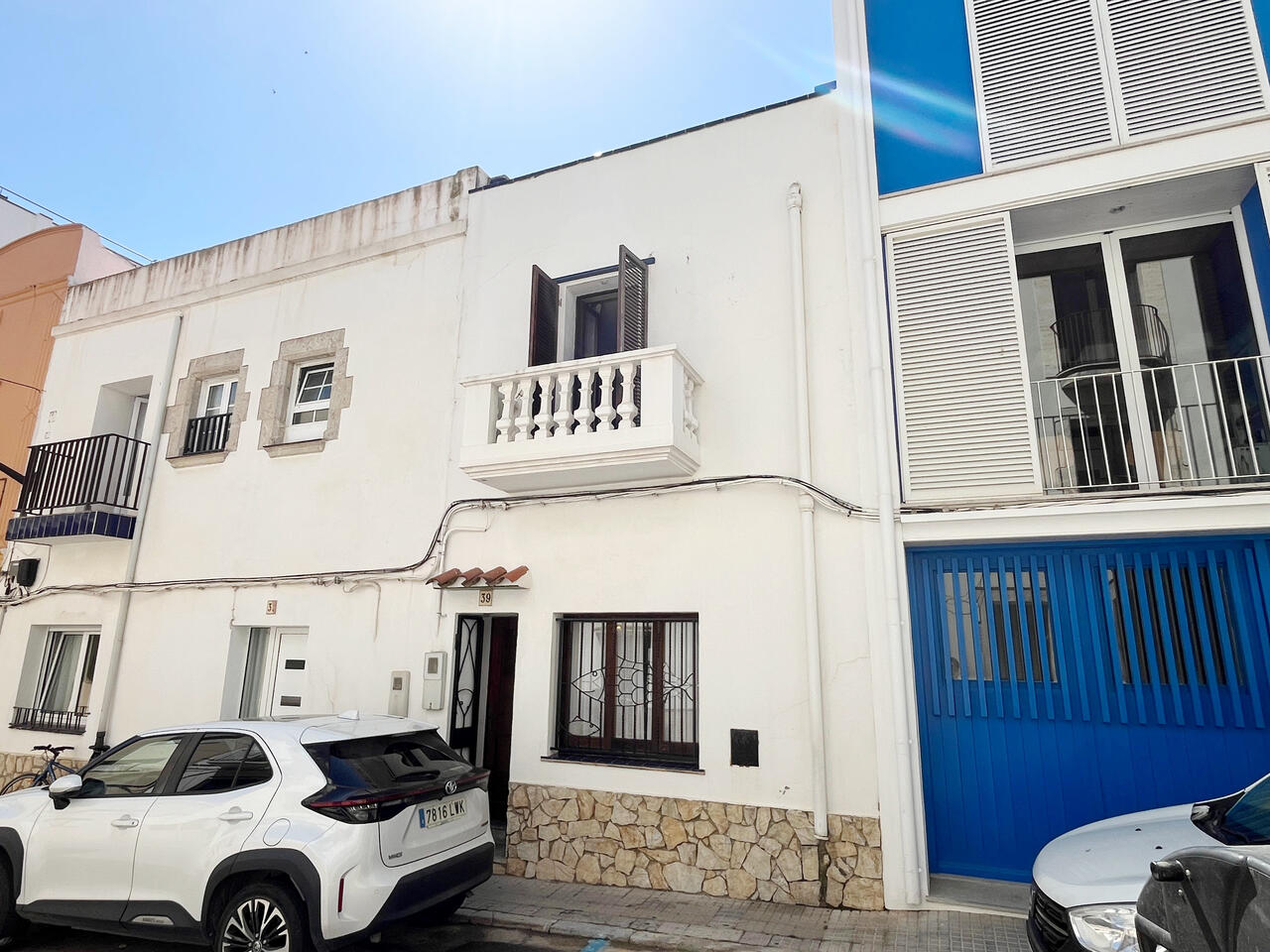 Casa -
                        L&acute;escala -
                        3 dormitoris -
                        0 ocupants